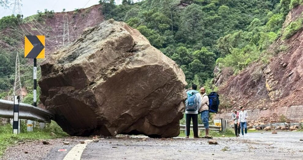 jammu-srinagar-national-highway-shut-due-to-landslides-in-udhampur