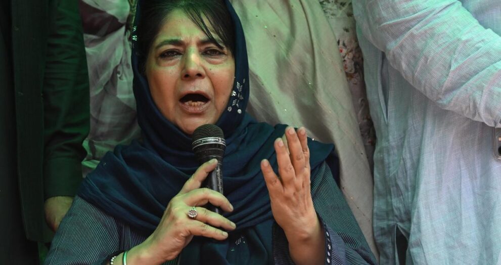 mehbooba-holds-protest-in-srinagar,-seeks-return-of-kashmiri-prisoners-from-outside-jails