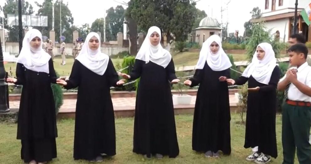 specially-abled-students-perform-national-anthem-in-sign-language-in-srinagar-on-independence-day