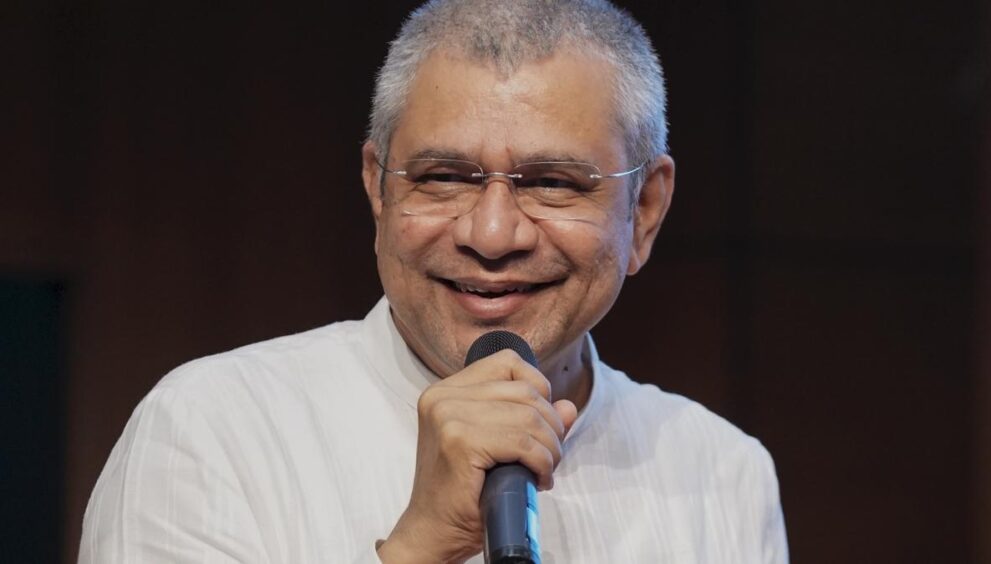 first-freight-train-chugs-into-kashmir-valley,-raises-hopes-of-fruit-traders