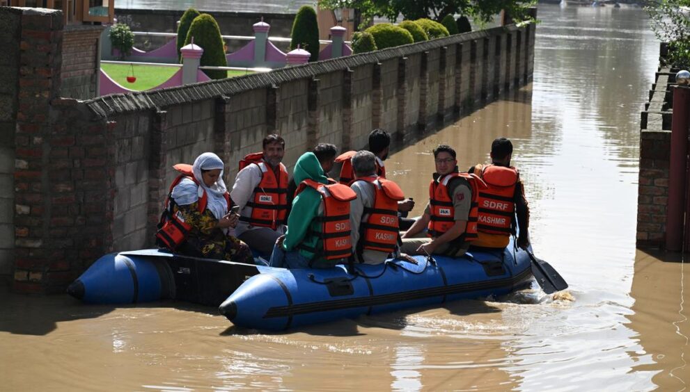 nearly-200-families-evacuated-from-flood-affected-areas-of-srinagar