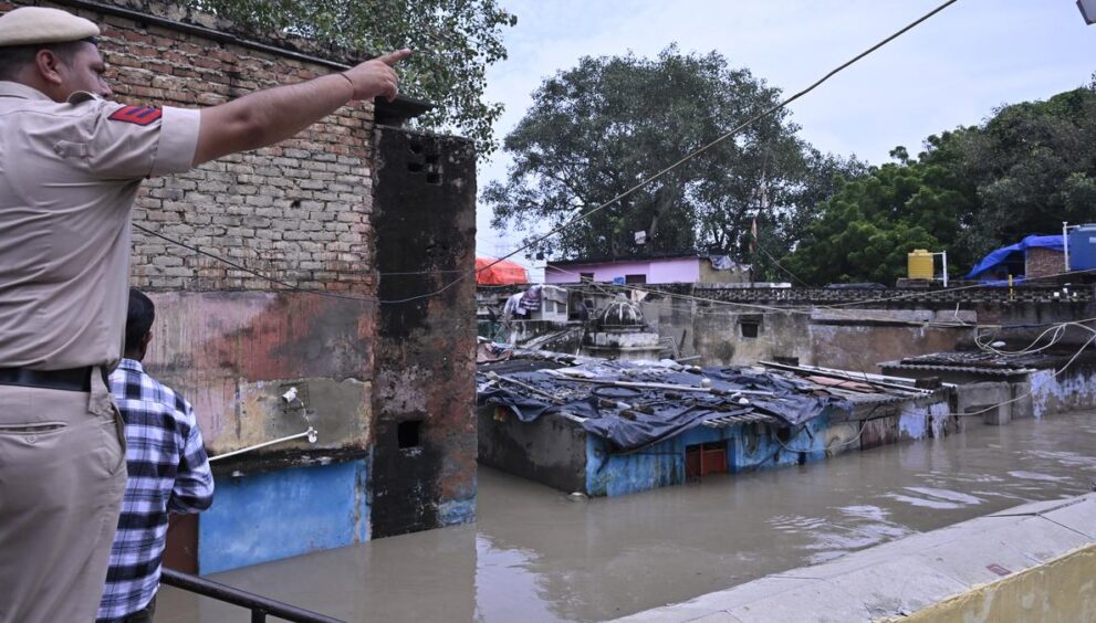 india-rains-live:-yamuna-crosses-danger-mark-in-delhi;-severe-floods-claim-37-lives-in-punjab,-state-government-confirms