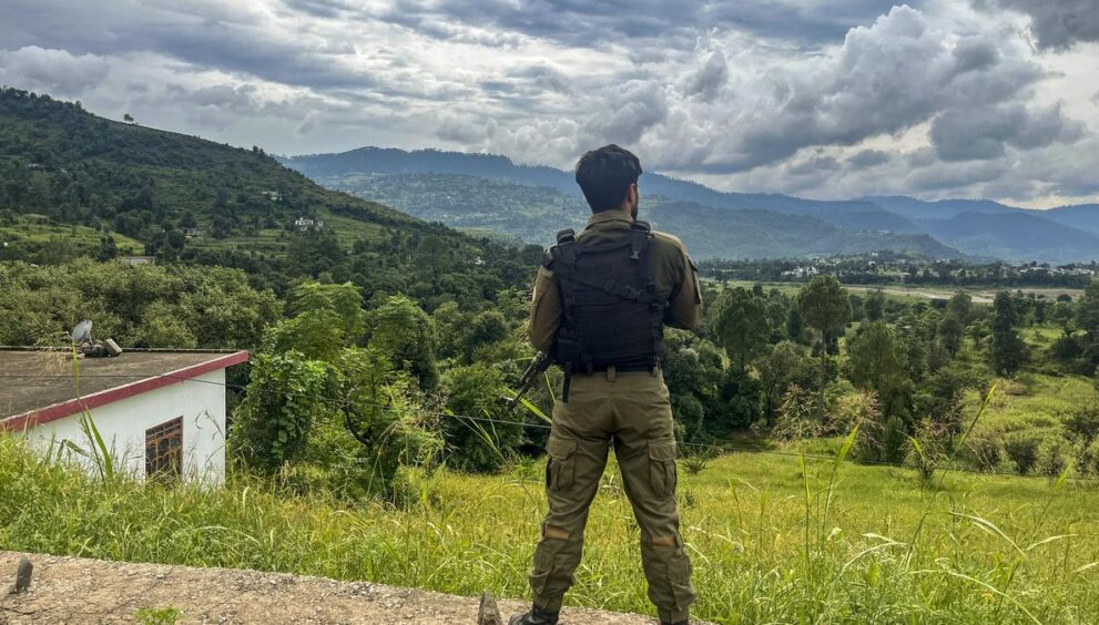 pakistani-intruder-arrested-along-international-border-in-jammu