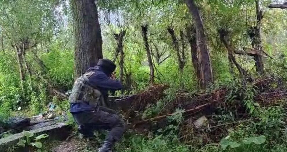 kulgam-encounter-enters-second-day;-two-jawans,-two-terrorists-killed-so-far