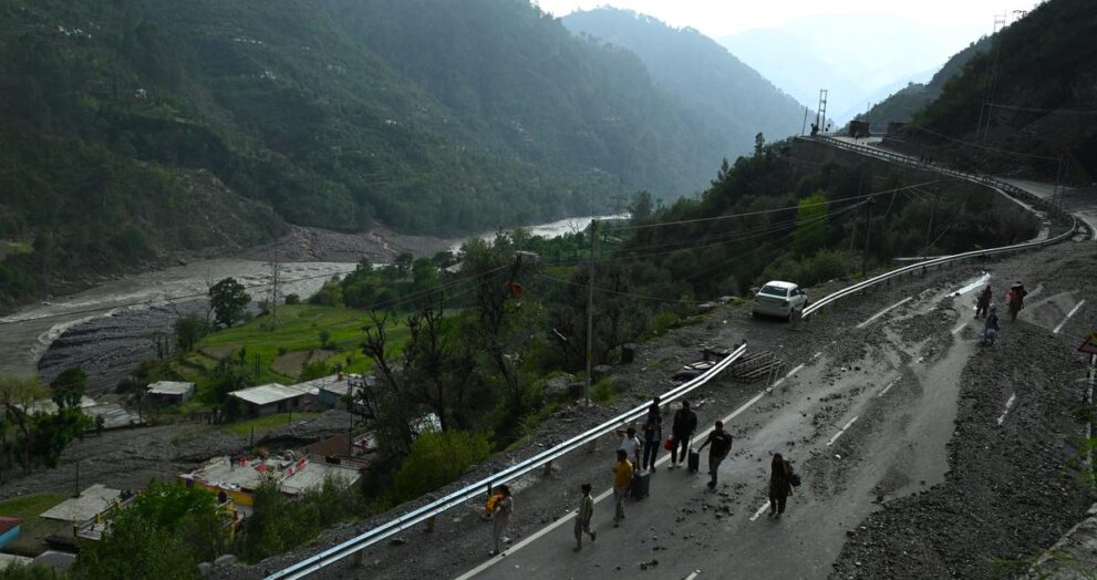 srinagar-jammu-national-highway-reopens-for-heavy-vehicles-after-three-weeks