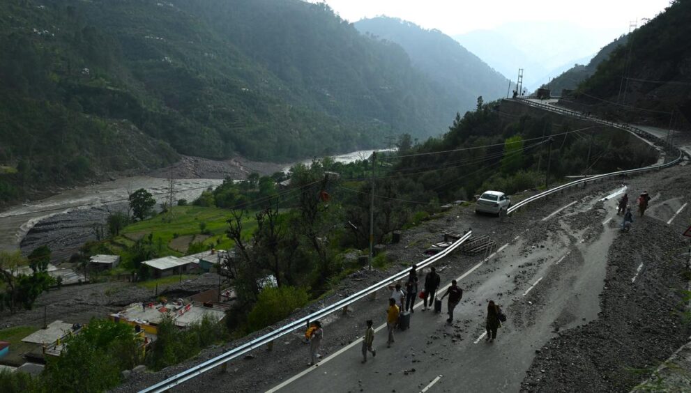 srinagar-jammu-national-highway-reopens-for-heavy-vehicles-after-three-weeks