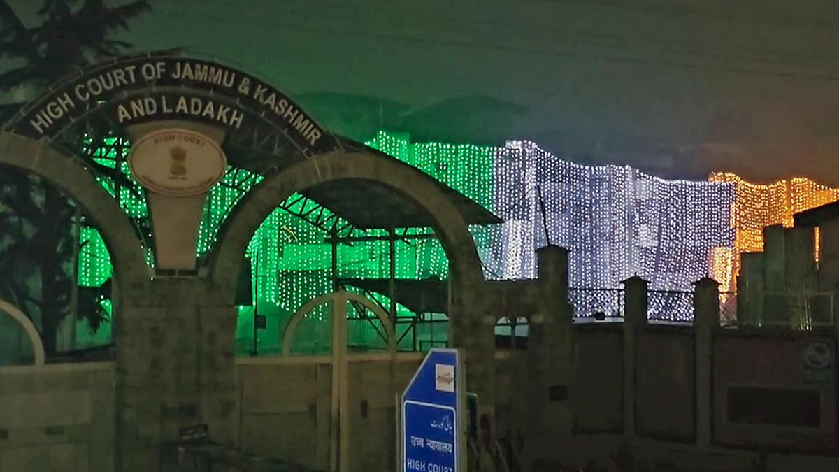 j&k-high-court-to-consider-setting-up-special-bench-to-hear-plea-challenging-forfeiture-order-against-25-books