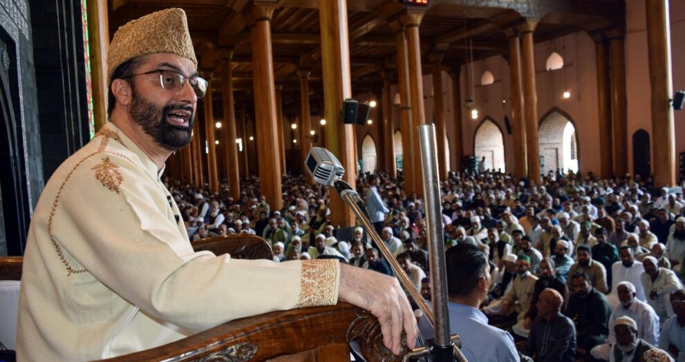 mirwaiz-allowed-to-visit-jama-masjid-after-3-weeks,-condemns-coercive-measures