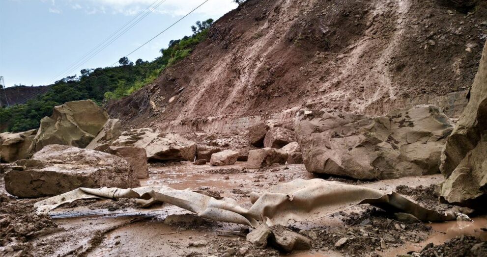 landslip-damages-several-commercial-structures-in-j&k’s-udhampur
