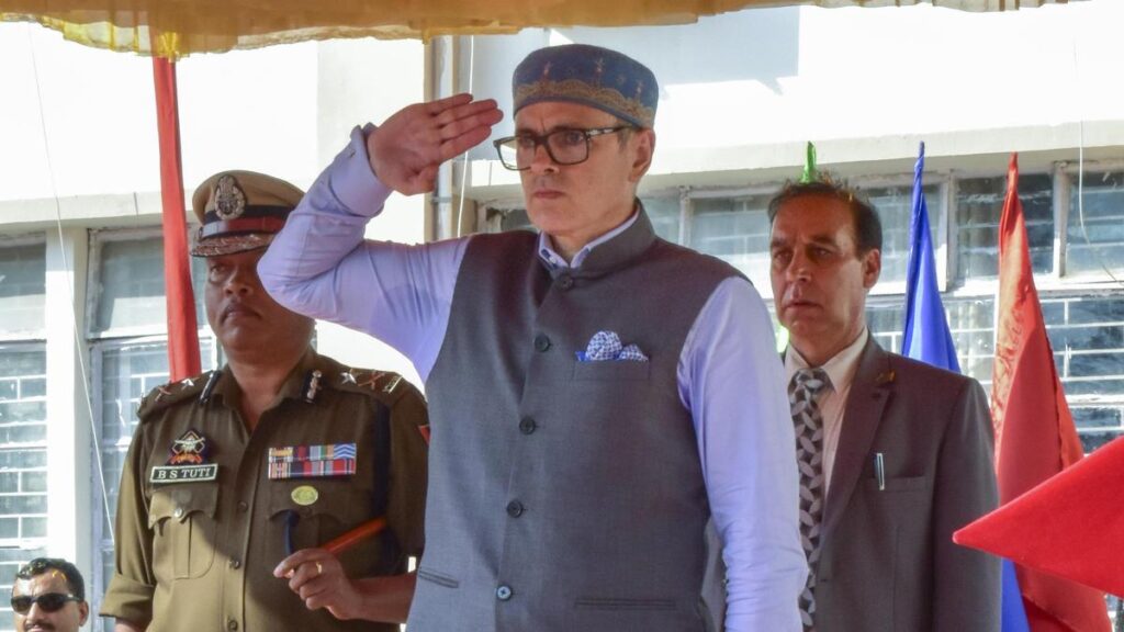 darbar-move:-cm-omar-abdullah-walks-to-office-as-j&k-govt-starts-functioning-from-jammu