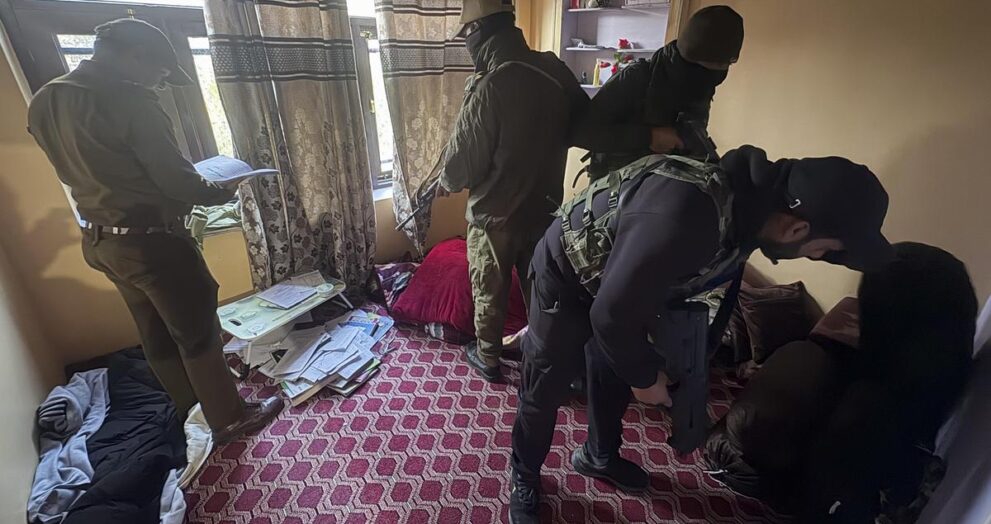 police-conduct-raids-on-j&k-residences-linked-to-banned-jamaat-e-islami-members