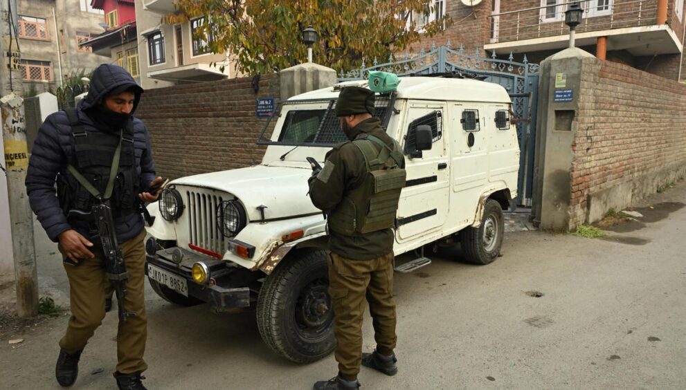 j&k-police-detain-doctor,-wife-for-‘unlawful-activities-online’-in-kashmir