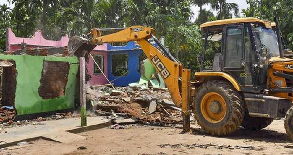 anti-encroachment-drive-carried-out-on-16-acres-of-land-on-outskirts-of-jammu