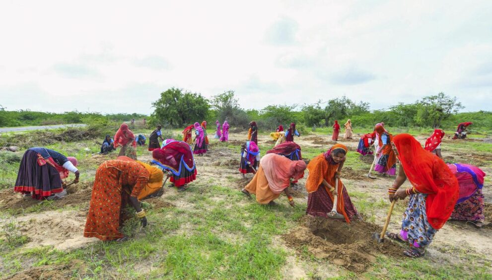 centre-raises-mgnrega-work-limit-to-150-days-for-j&k-for-fy-25-26;-l-g-welcomes-move