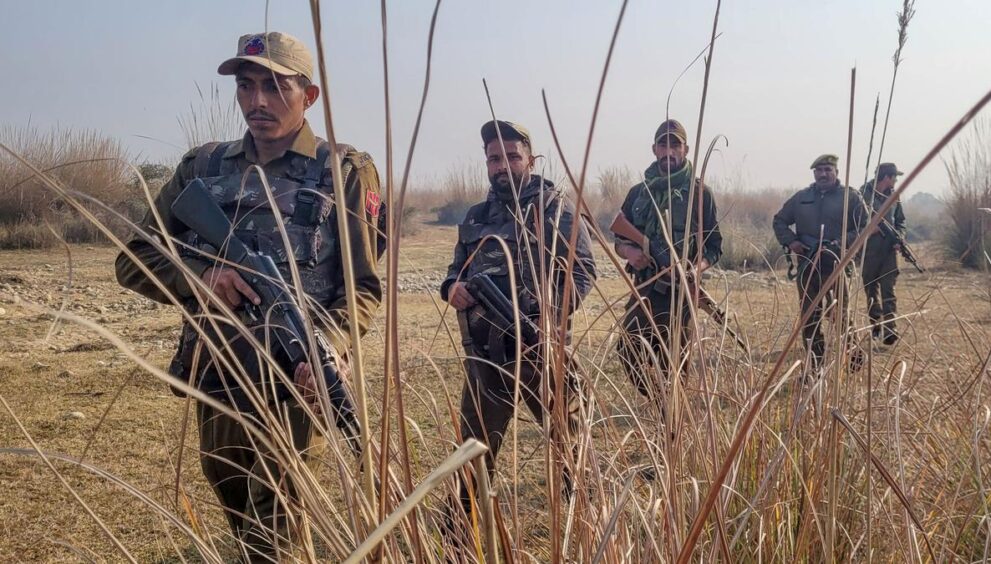 pakistani-drone-sighted-along-international-border-in-j&k’s-samba;-security-forces-search-area