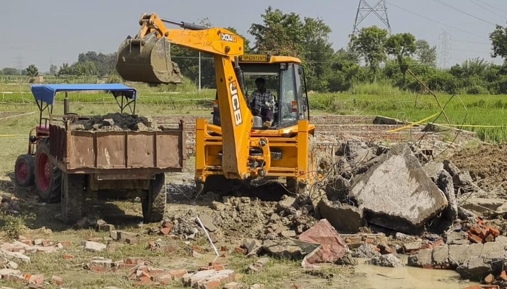 drive-against-land-grabbers-and-drug-peddlers-continue-in-jammu