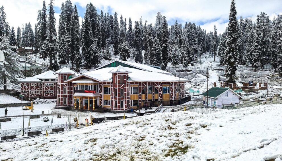 kashmir-valley-in-grip-of-cold-conditions,-pulwama-coldest-place