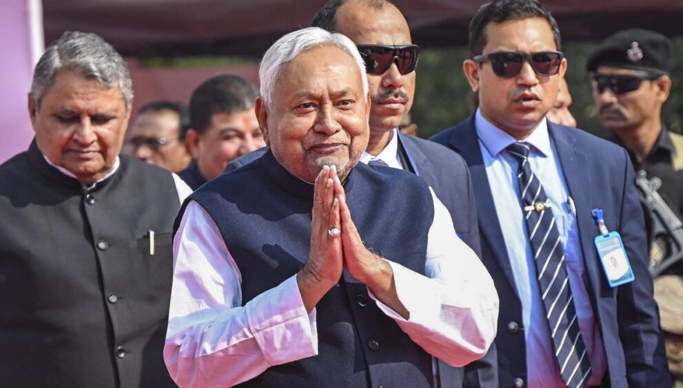 kashmir-parties-slam-bihar-cm-nitish-kumar-over-removing-veil-of-a-female-doctor