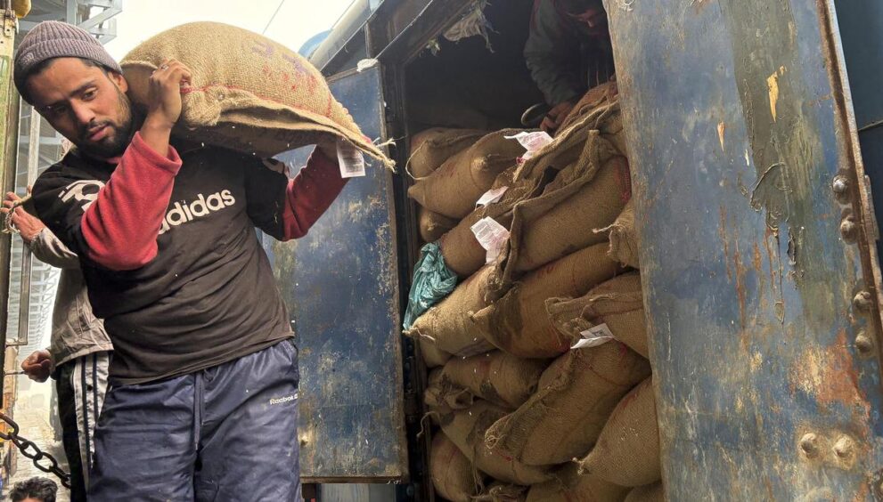 in-a-first,-fci-freight-train-brings-1,384-tonnes-of-foodgrains-to-kashmir