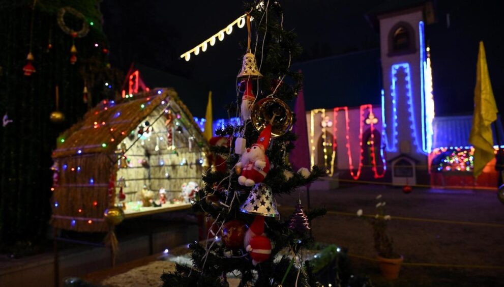 police-reinforce-security-at-tourist-spots-in-kashmir-valley-ahead-of-christmas