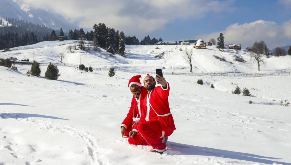 this-winter,-christmas-festivities-lift spirit-of-moribund-kashmir-tourism