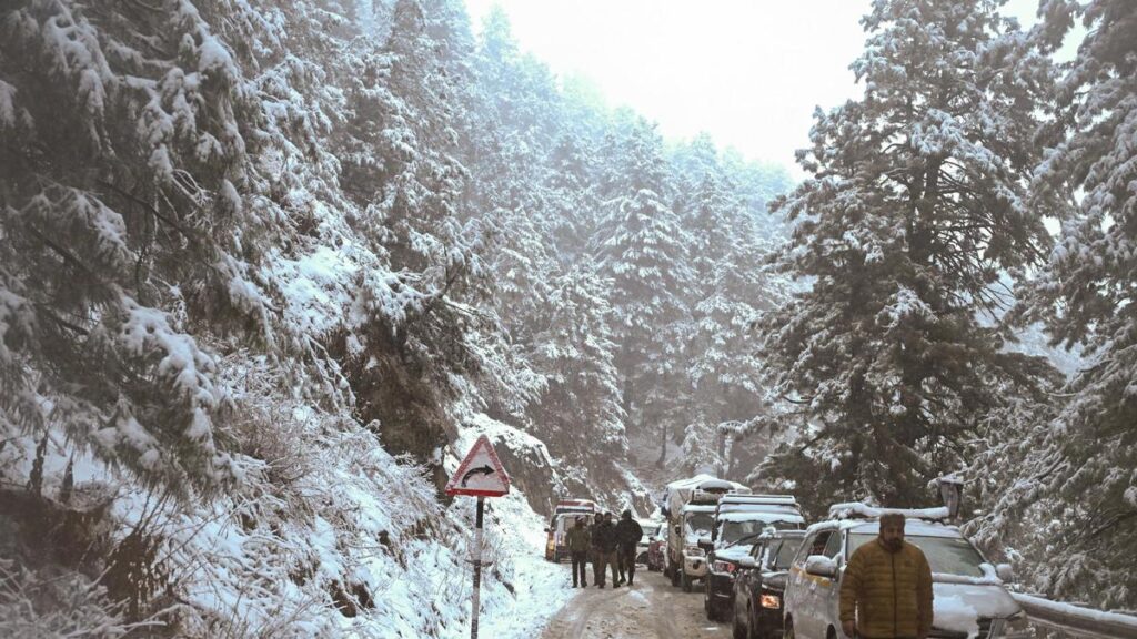 punjab,-haryana-reel-under-intense-cold;-sonamarg-coldest-at-minus-5.8-degrees-celsius