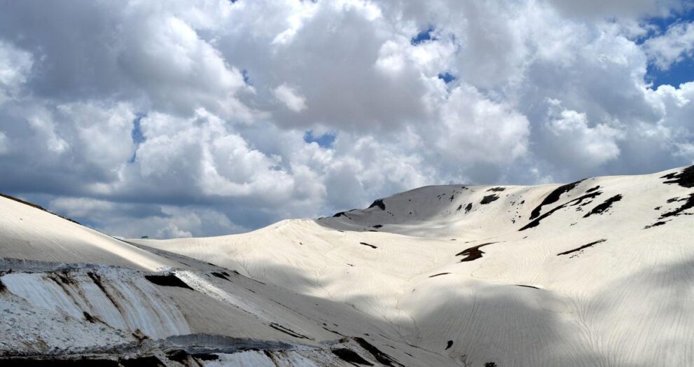 tourist-access-to-kashmir’s margan-top,-chauhar-nag,-sinthan-top-banned-over-security