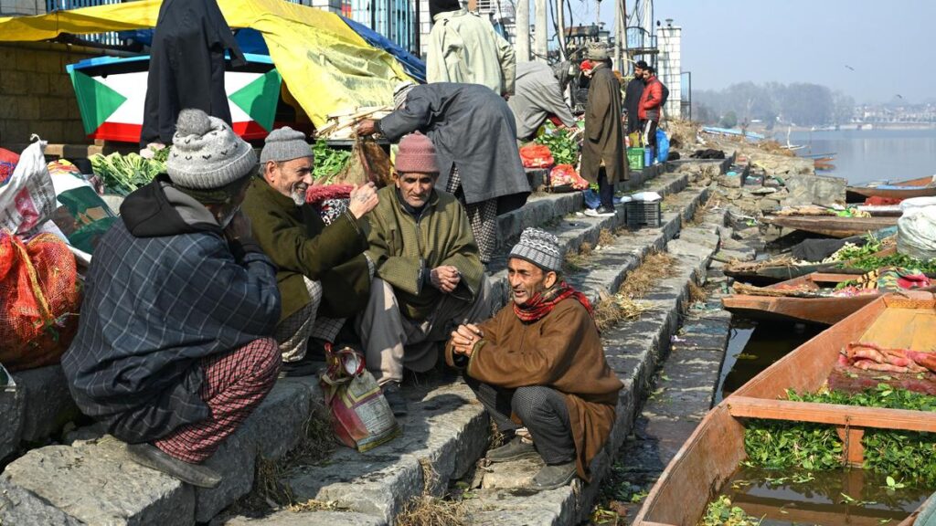 kashmir-in-grip-of-cold-wave,-shopian-coldest-place-at-minus-8.6-degrees-celsius