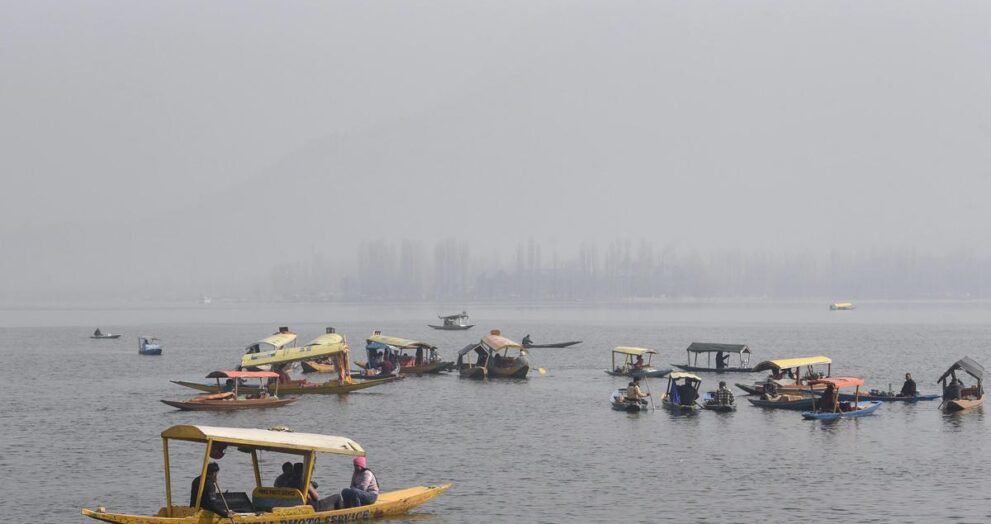 parts-of-dal-lake-freeze-as-kashmir-reels-under-severe-cold