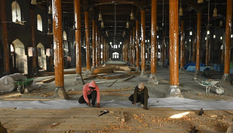 intach-raises-concerns-over-conservation-work-at-15th-century-aali-masjid in-kashmir