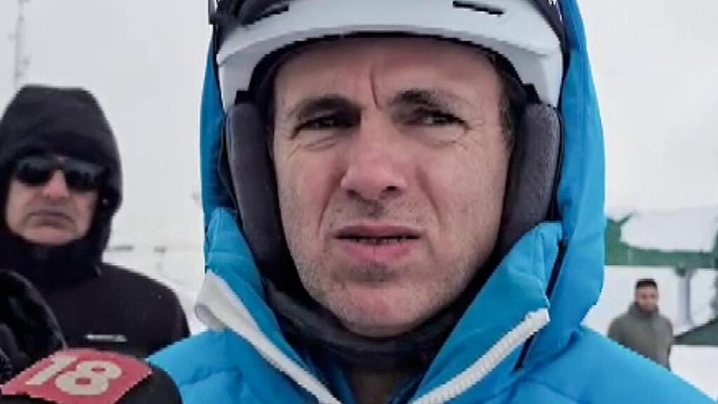 jammu-and-kashmir-cm-asks-people-to-avoid-non-essential-travel-for-3-days-amid-snowfall-forecast