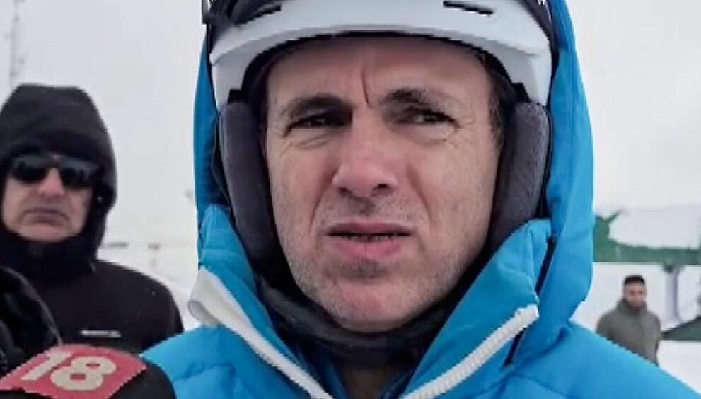 jammu-and-kashmir-cm-asks-people-to-avoid-non-essential-travel-for-3-days-amid-snowfall-forecast