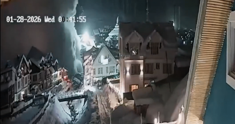 avalanche-hits-j&k’s-sonamarg-tourist-resort;-officials-say-no-casualty