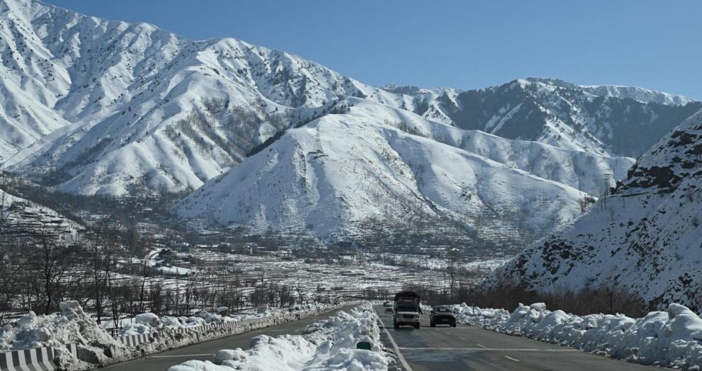 sub-zero-night-temperatures-persist-in-kashmir;-chillai-khurd-signals-milder-cold-ahead