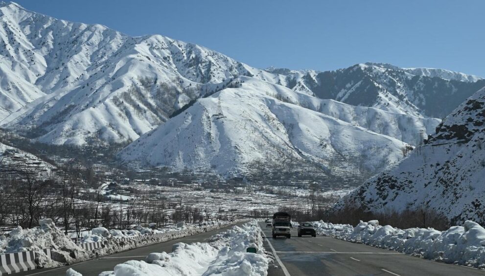 sub-zero-night-temperatures-persist-in-kashmir;-chillai-khurd-signals-milder-cold-ahead