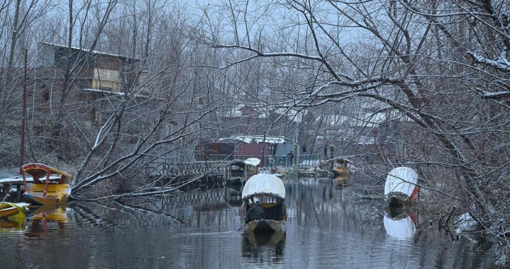 manmohan-singh-govt.’s-plan-to-relocate-dal-lake-dwellers-shelved;-families-to-stay-on-the-lake