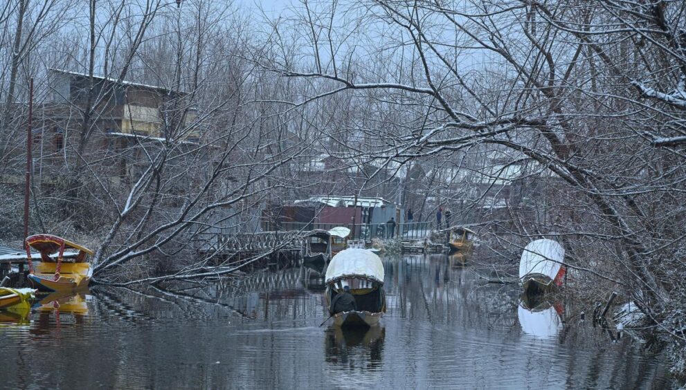 manmohan-singh-govt.’s-plan-to-relocate-dal-lake-dwellers-shelved;-families-to-stay-on-the-lake