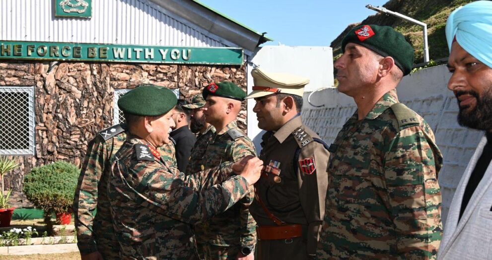 army-chief-reviews-counter-terror-ops-in-jammu-and-kashmir,-deliberates-on-infusion-of-advanced-tech