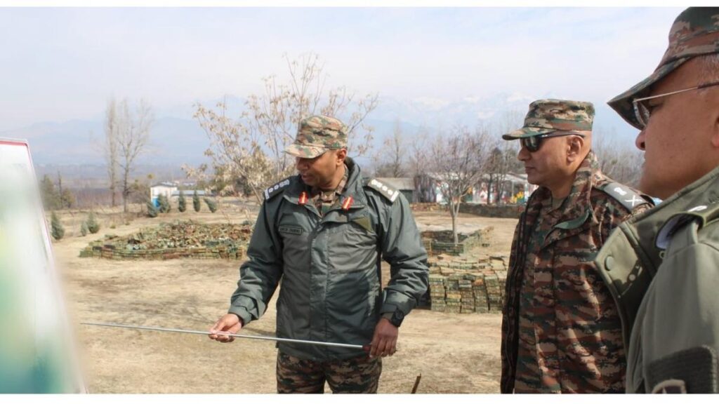 northern-army-commander-reviews-anti-infiltration-grid-in-kashmir