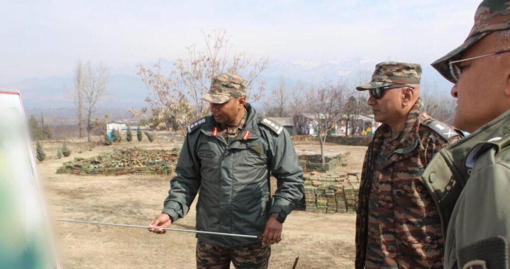 northern-army-commander-reviews-anti-infiltration-grid-in-kashmir