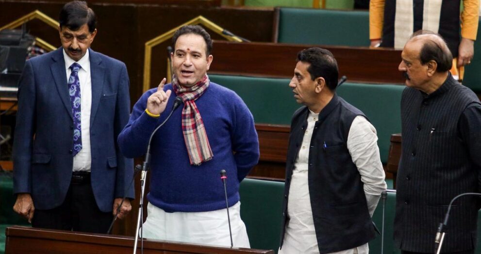 omar-abdullah-pleads-with-delhi-to-keep-beating-ordinary-kashmiri-youth:-j&k-lop-sunil-sharma