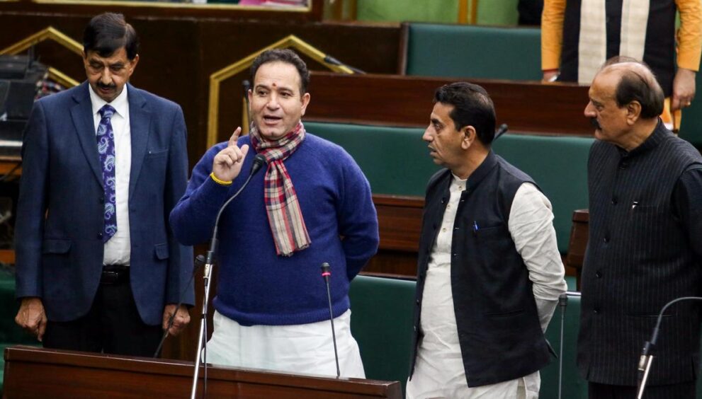 omar-abdullah-pleads-with-delhi-to-keep-beating-ordinary-kashmiri-youth:-j&k-lop-sunil-sharma