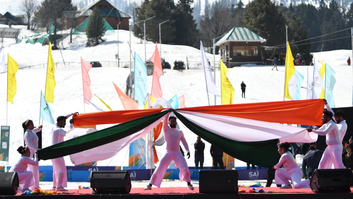 time-to-move-towards-artificial-snow-for-winter-games,-says-omar-abdullah