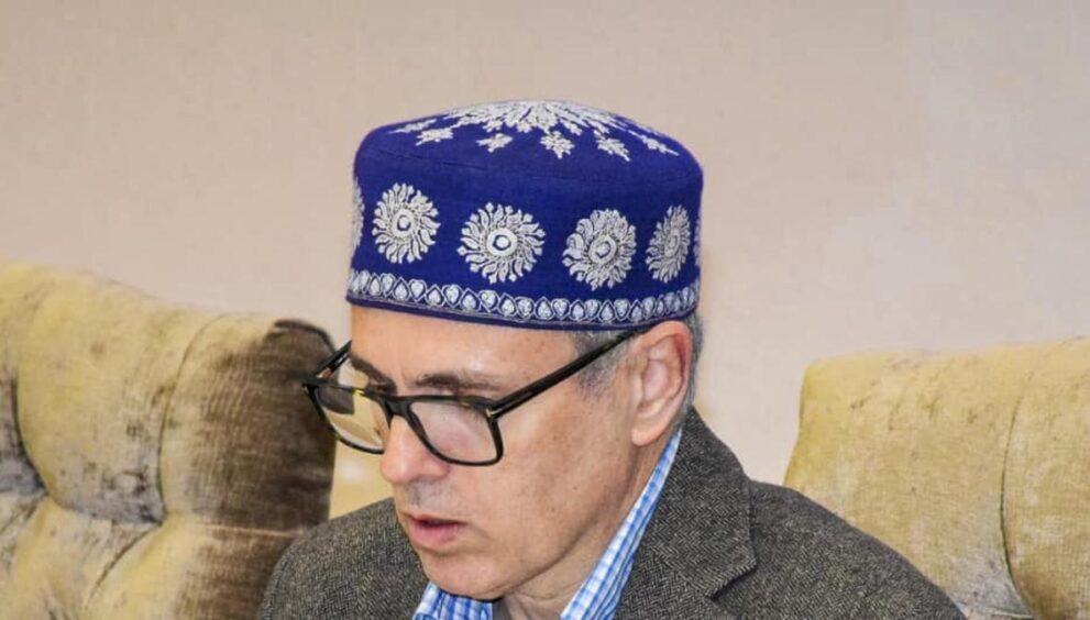 omar’s-meeting-with-civil-society focuses-on-maintaining peace-in-kashmir