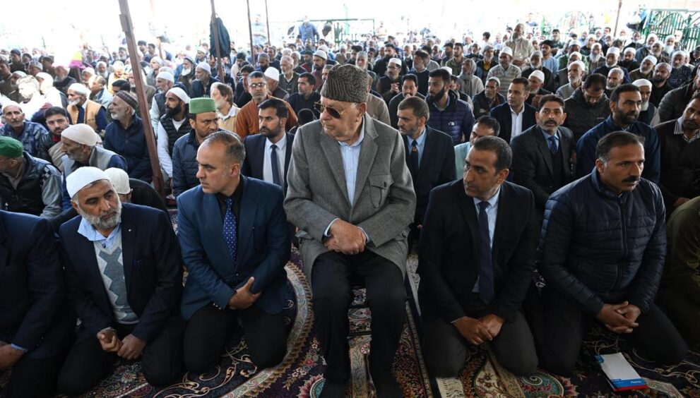 congregational prayers,-rallies-held-in-kashmir-on-ramzan’s-last-friday;-jamia-masjid-closed