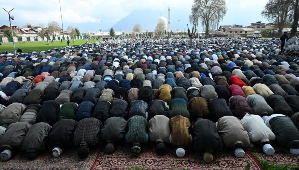 omar,-mehbooba-slam-closure-of-jama-masjid-on-id,-hazratbal-prayer-omission-for-iran,-palestine