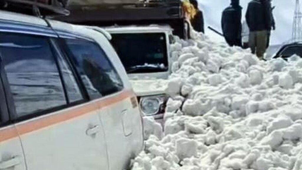 7-killed-as-avalanche-hits-srinagar-leh-national-highway