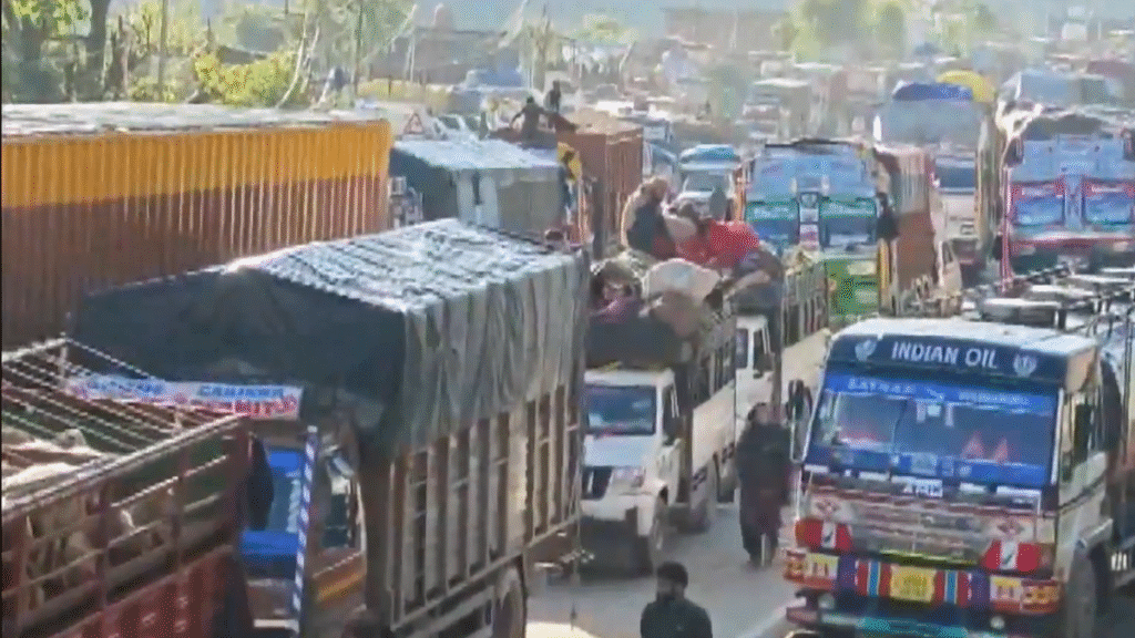 traffic-suspended-on-jammu-srinagar-highway-due-to-landslides-in-ramban