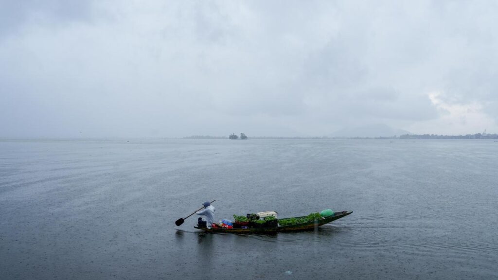 518-lakes-out-of-697-in-j&k-either-disappeared-or receding:-cag