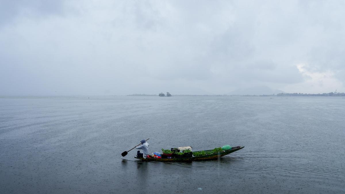 518-lakes-out-of-697-in-j&k-either-disappeared-or receding:-cag